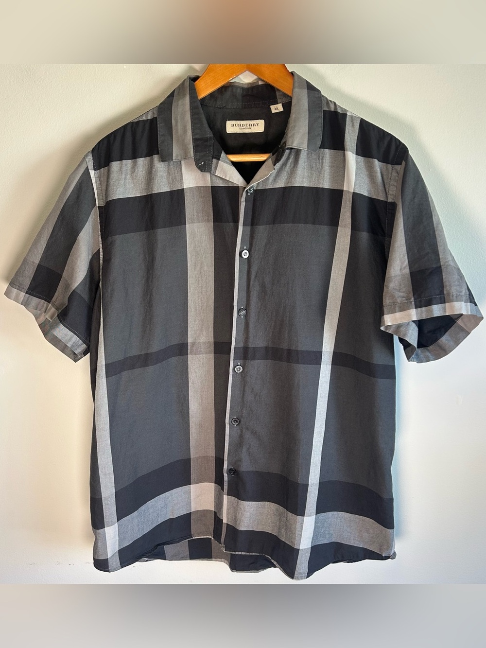 Burberry London Men’s Button Up Shirt Size XL Gray Black Check Pattern Cotton